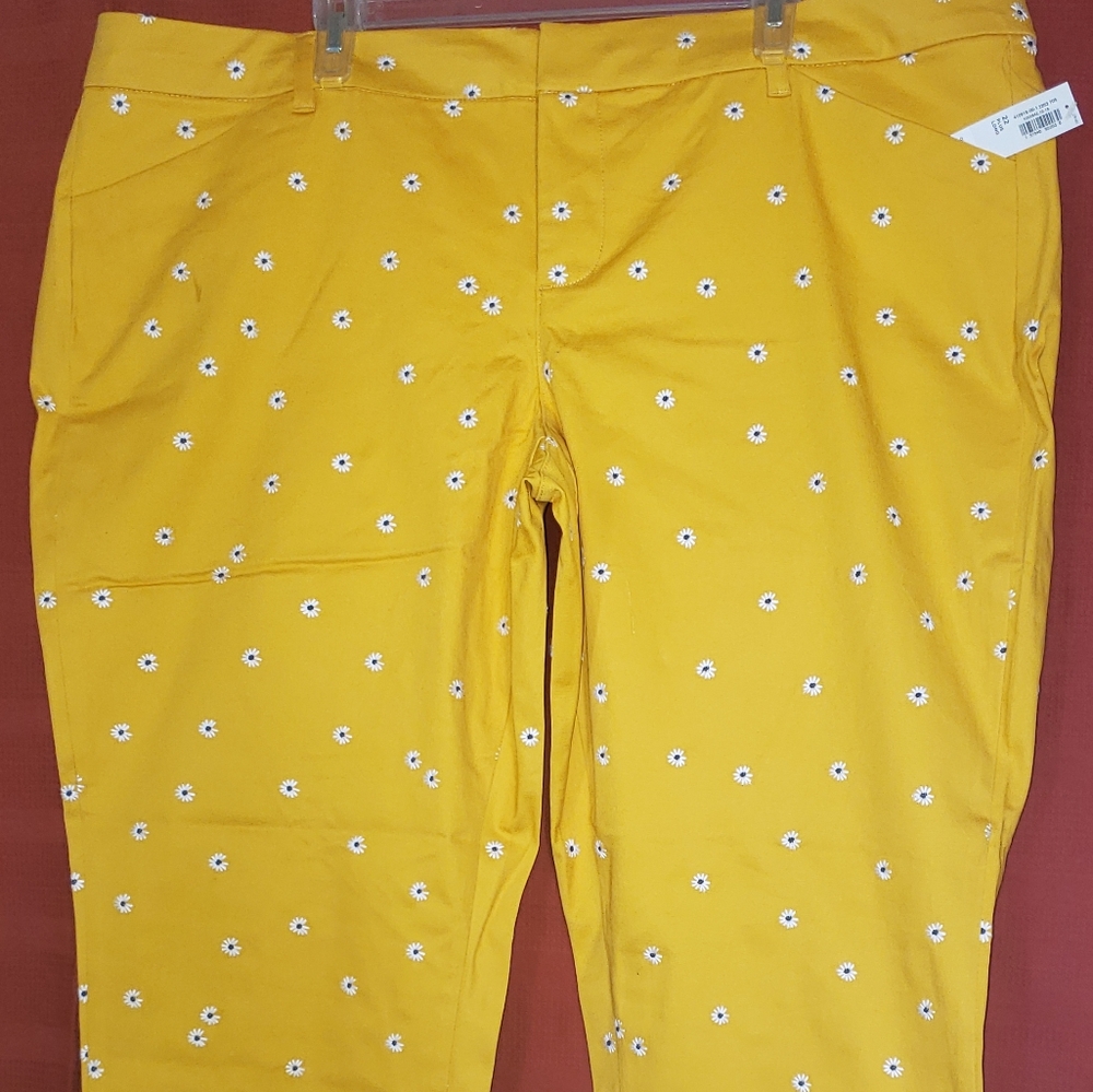 Old Navy Yellow Daisy Embroidered Pixie Pants Size 22 Plus Long